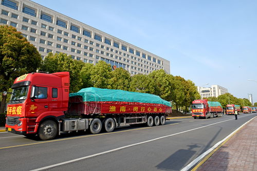 上海战疫 鼎力相助 多省市物资驰援车辆络绎不绝向上海驶来